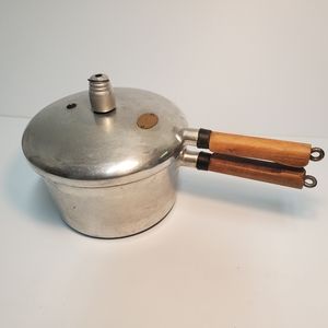 Vintage Presto Model 40 Pressure Cooker